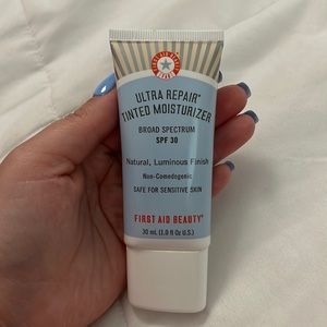 first aid beauty ultra repair tinted moisturizer